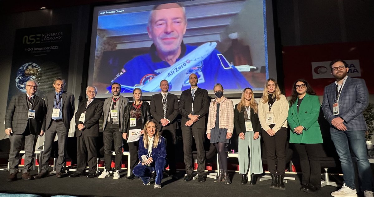 Jury members, sponsors, participants, prize supporters and the three winners of the #NSE2022 Student Challenge together on stage, under the amazing <a href="/AirZeroG/">Air ZeroG ✈️</a> first prize!