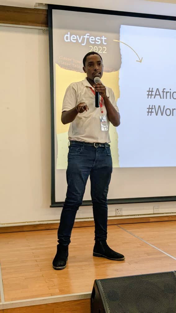 karimnyumba's tweet photo. Before lunch we had a wonderful presentation from @kylemutta, an entrepreneur and the CEO of OcApp.
His drive to transform the #Tanzania dev community is inspiring, particularly by focusing on solving local problems with a global mindset as @justinecodez insisted. https://t.co/GXu8SbUSpG