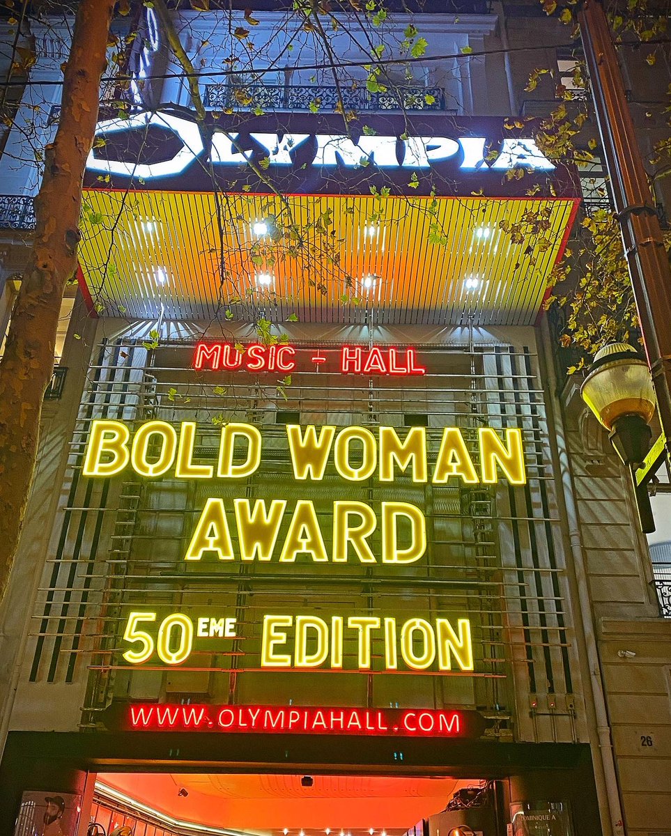 ElisabethLavill's tweet photo. Jeudi soir se tenait le 50e anniversaire du #boldwomanaward de @VeuveClicquot (que j’ai eu la chance de recevoir en 2008 🍾🥂) à l’ @OLYMPIAHALL plein de #beautifulpeople et d’anciennes lauréates 🤙 Bravo à  @JDavicoPahin fondatrice de @Ombreafr et lauréate du prix 2022 👏👏 https://t.co/a7GTl9lXzh