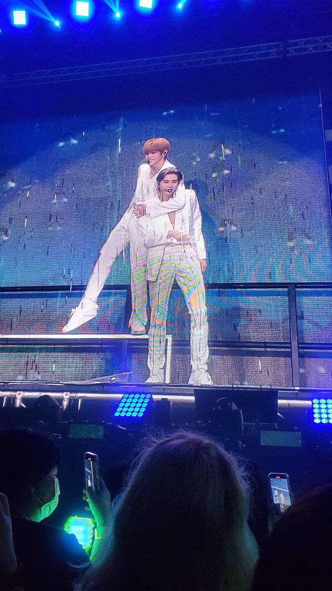 daddyoungho's tweet photo. johnyong tonight! 💚 https://t.co/WPtYkuGrBa