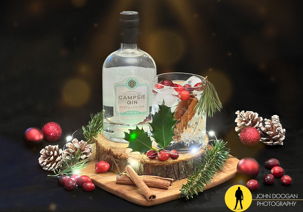 CampsieCo's tweet photo. #CampsieGin is getting in a festive mood! https://t.co/WRTgTK8CqO