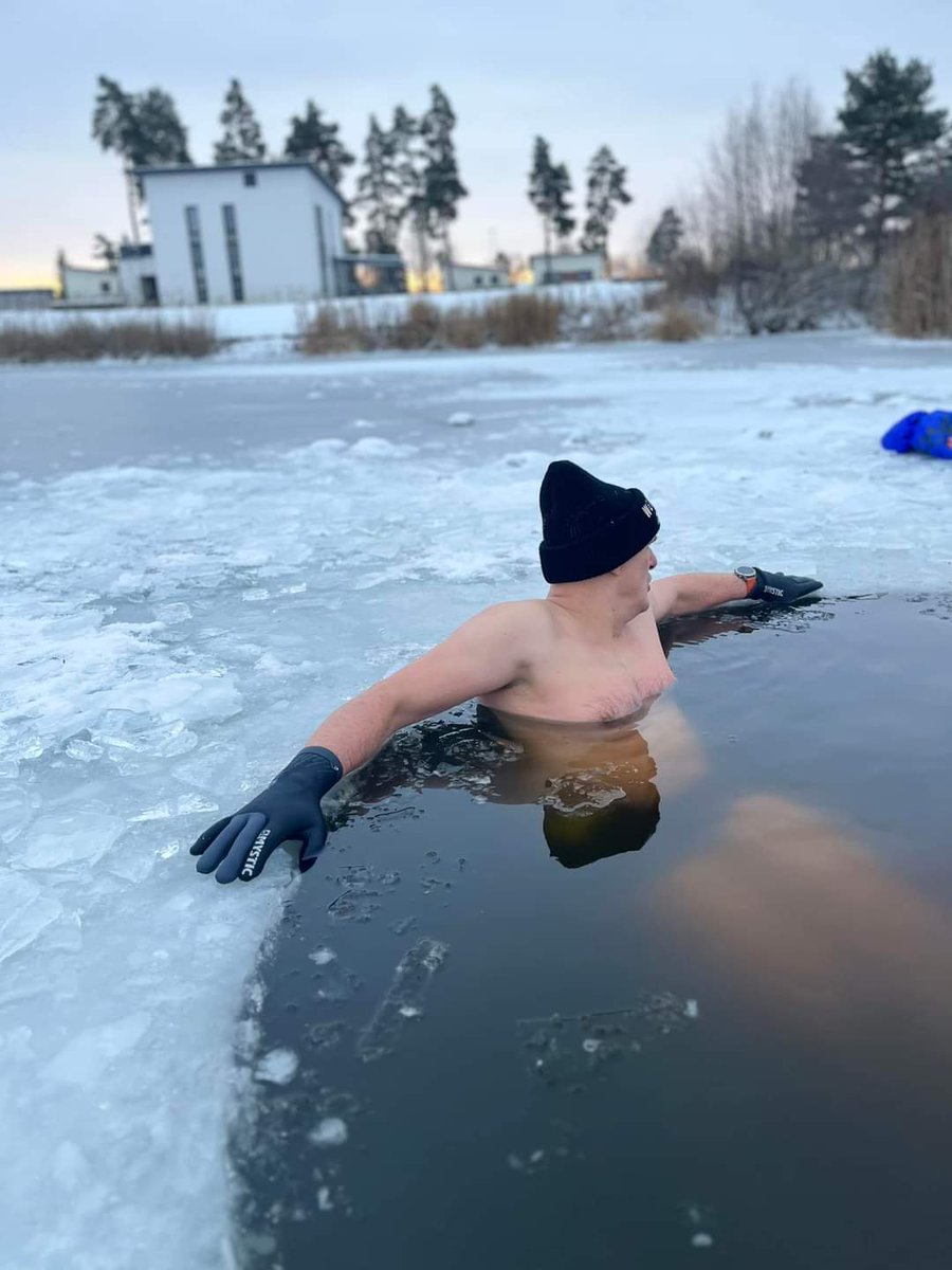RoundTableInt's tweet photo. Nothing to see here, just a Past Estonian President, Raigo Triik, chilling in a local "hot tub" in Uuesalu, Estonia.
How's your Saturday going?
Make history at the upcoming Half Year Meeting: https://t.co/pwi0o4G5wM
#WeCanWeWill #ExploreRoundTable #IceBath https://t.co/wlbiy0Wgrk
