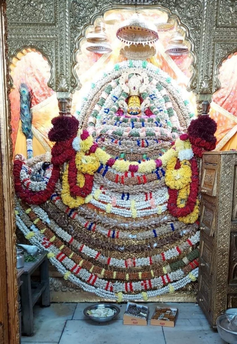 banke_shri's tweet photo. आज के श्रृंगार दर्शन 
श्री खाटू श्याम जी , खाटू धाम राजस्थान https://t.co/1MfBCHaUpx