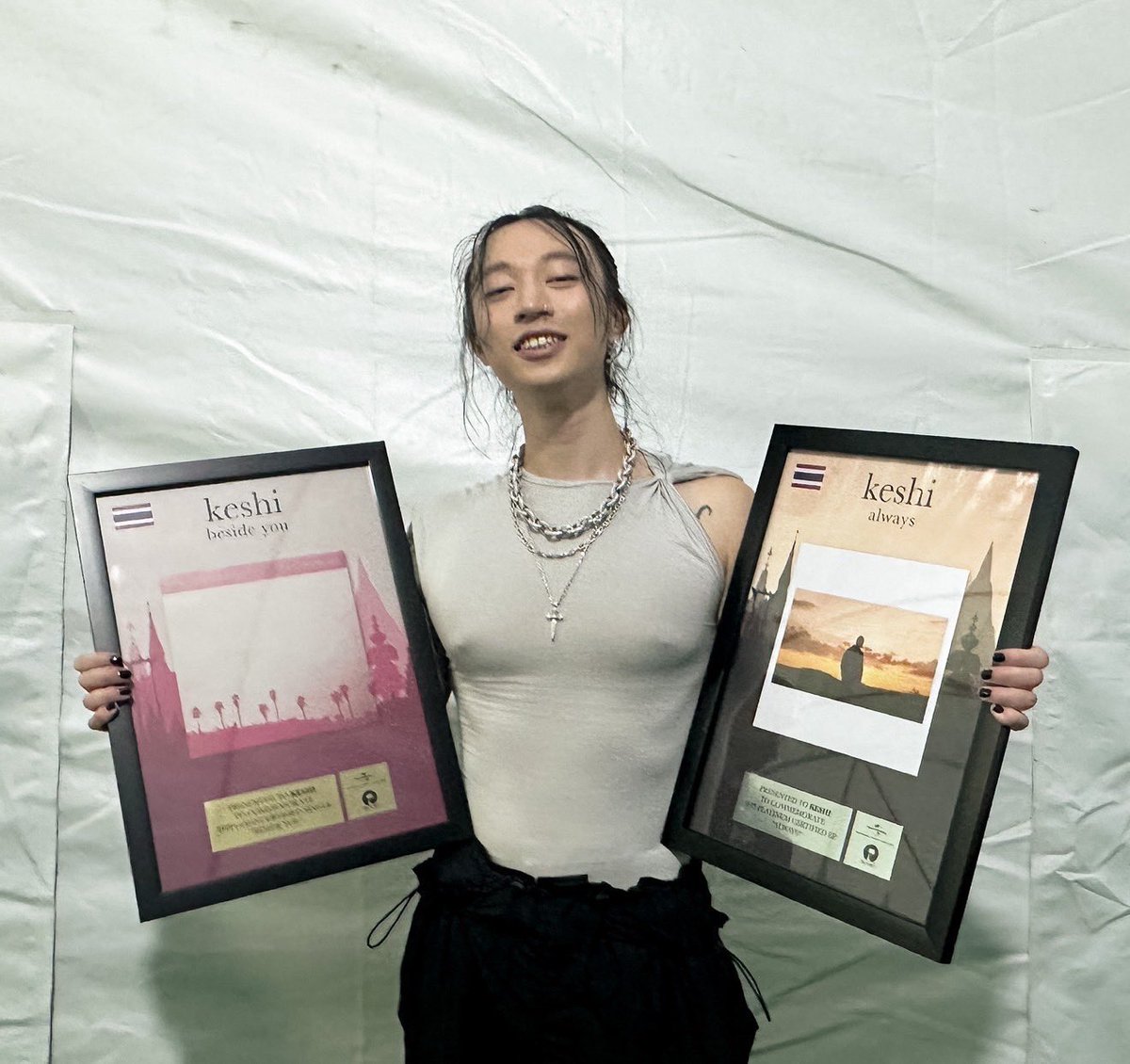 Keshi Thailand on Twitter "Keshi 🇹🇭 always (EP) Platinum beside you