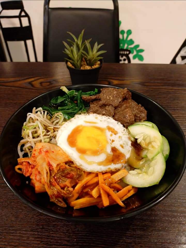 BtsarmyKerry's tweet photo. #KoreanFood #Bibimbaps lunch https://t.co/RXce2fqhxS