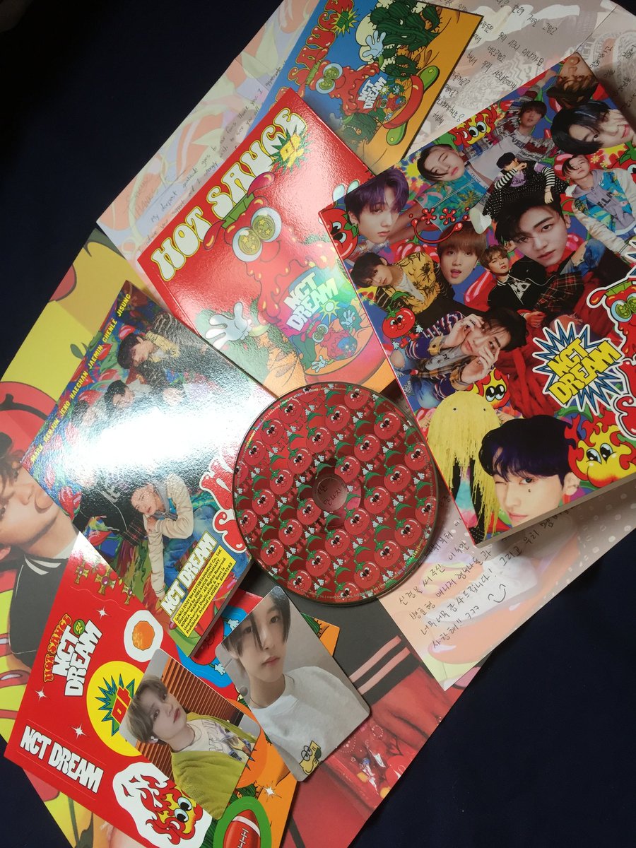 dexxbuys's tweet photo. this album is so pretty i could browse through it again and again 😣🫶🏼 https://t.co/J09sLtnA2p