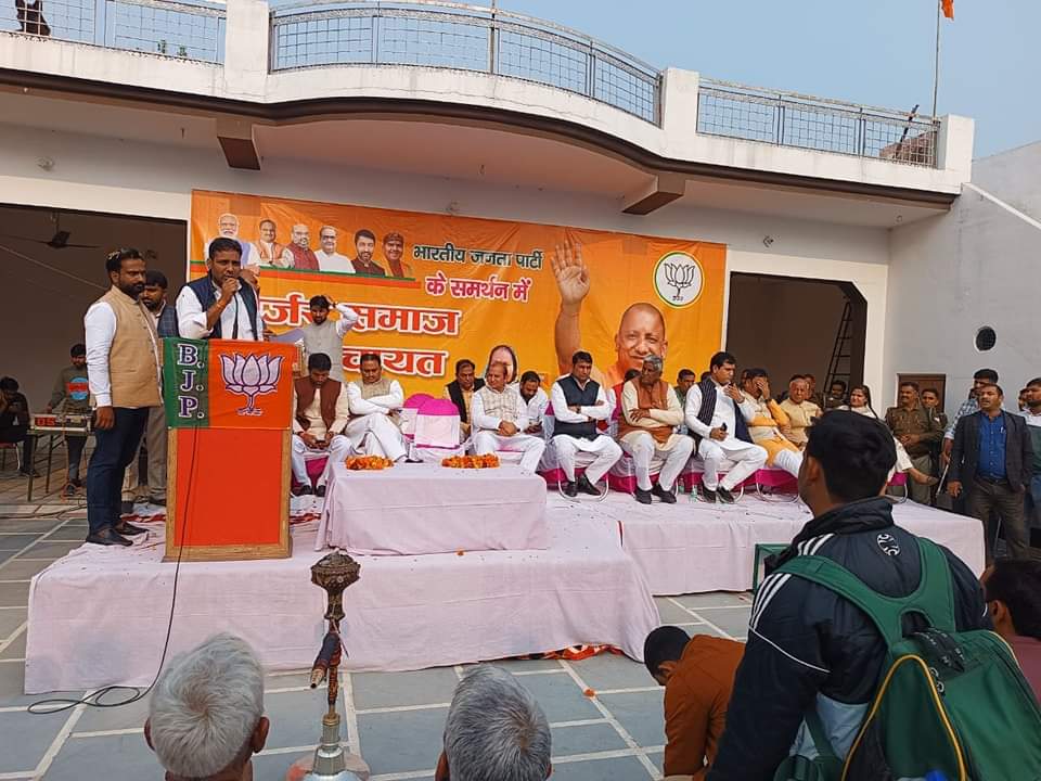 आज विधानसभा खतौली के ग्राम बुआडा कला में गुर्जर महापंचायत जिसकी अध्यक्षता माननीय चौधरी वीरेंद्र सिंह जी (सदस्य विधान परिषद, पूर्व कैबिनेट मंत्री), ऊर्जा राज्यमंत्री उत्तरप्रदेश सरकार श्री सोमेंद्र तोमर जी,श्री नंदकिशोर गुर्जर जी (विधायक),