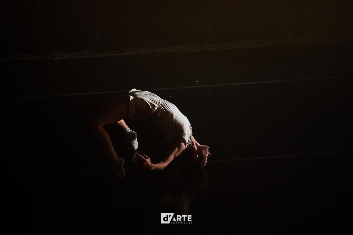 CIADavidSegura's tweet photo. Yo no me he metido en el arte para hacer política, así que voy a subsanar lo sucedido ayer con unas preciosas fotos que me envía nuestro amigo Paco Urri de nuestro paso por el Teatro Municipal de Guadalcaín, donde sí tuvimos un trato digno y ejemplar. @CulturaCuenta https://t.co/fjZD6oAFVu