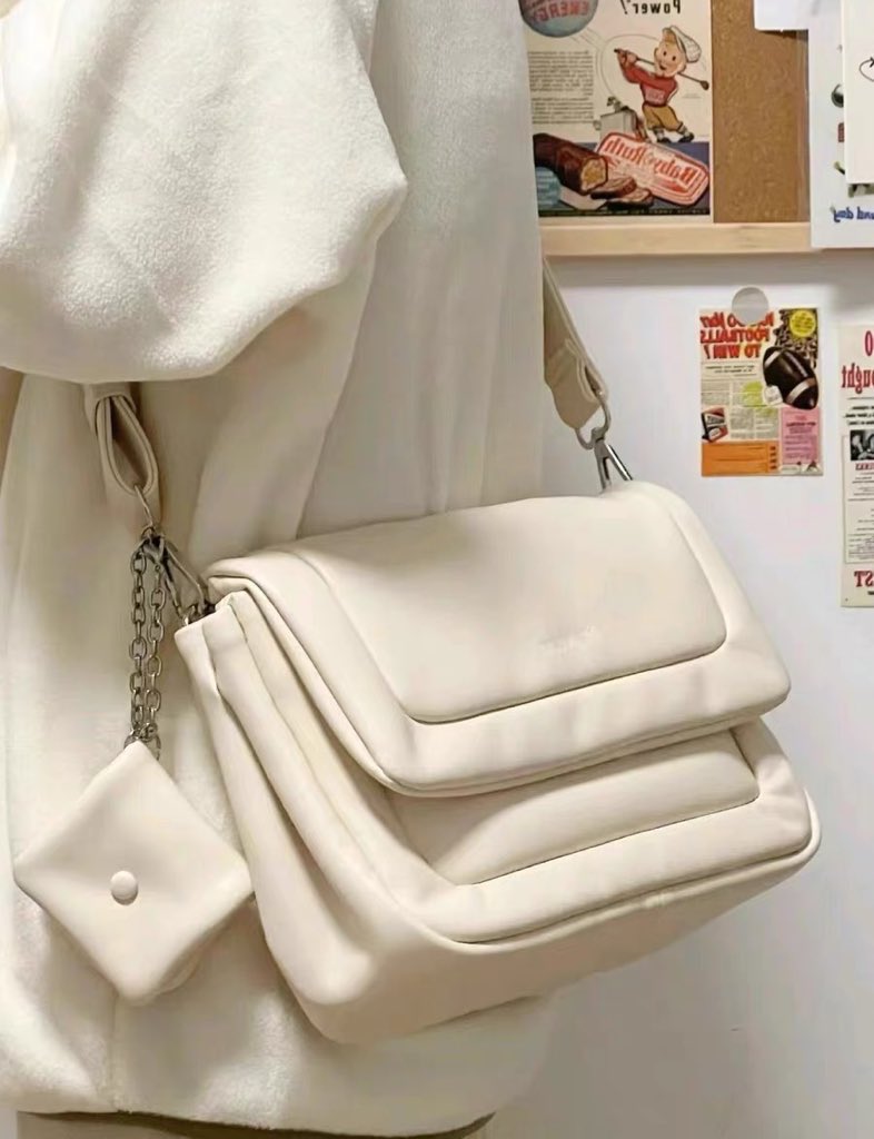 winkwink_store's tweet photo. ในที่สุดก็เจอใบนี้ หยิบไปเรียนทุกวัน ใส่หนังสือ ทศ ไอแพด ขวดน้ำ แล้วที่ยังเหลือๆ จุของมากกว่าที่คิดแล้วหนังคือนุ่มมาก ใครของเยอะไปลองนะ มนุษย์เดอะแบกต้องชอบ https://t.co/FHdeJ9VS9u
