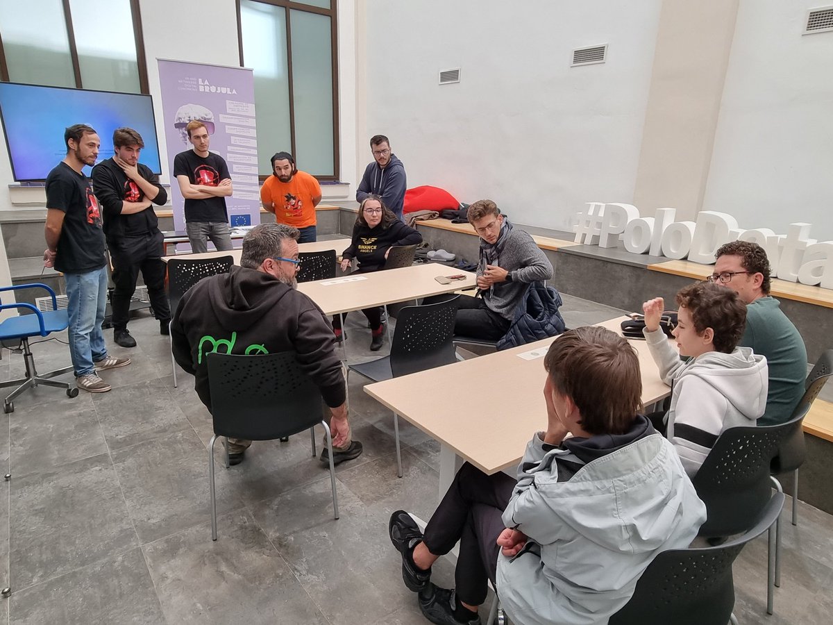 ➡️ The <a href="/magician_vr/">The Magician VR</a>: Crear un videojuego desde cero | #Juego de #realidadvirtual ambientado en los primeros años del siglo pasado. El usuario tiene que aprender a usar la #magia, ir resolviendo una serie de puzles y enfrentarse a distintos enemigos.

#mWeekMalaga22