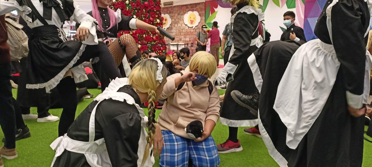 lalxnello's tweet photo. Forgot to post this pics that my friend took last Malcon
Chifuyu got bullied by Tenjiku 🤣
#MalconXmas2022 #Malcon #松野千冬 #松野千冬コスプレ #東京卍リベンジャーズ https://t.co/siiyiInEPe