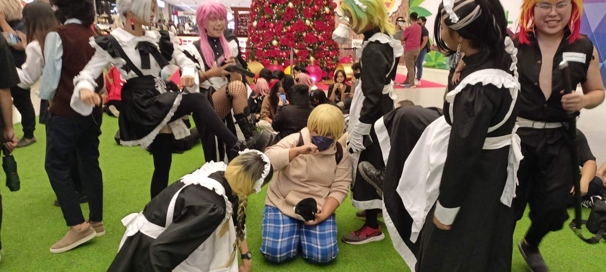 lalxnello's tweet photo. Forgot to post this pics that my friend took last Malcon
Chifuyu got bullied by Tenjiku 🤣
#MalconXmas2022 #Malcon #松野千冬 #松野千冬コスプレ #東京卍リベンジャーズ https://t.co/siiyiInEPe