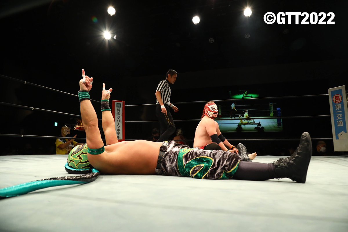 GLOCALTAG2022's tweet photo. 12.3『全国プロレス選手権大会 グローカル・タッグトーナメント2022』決勝戦
アクロス福岡大会・試合結果

＜第一試合＞トーナメント準決勝

ウルトラソーキ ＆ 首里ジョー✕
(9分41���　※ドルフィンマジック→片エビ固め)
○HUB ＆ タイガースマスク

#GTT2022 https://t.co/NtJ3O5vvTp