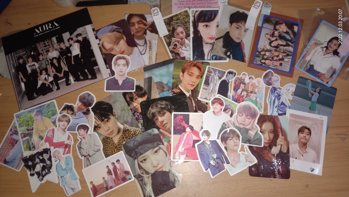 gaeforyunjin's tweet photo. OMGG OMGG I OREDERED ONLY TWICE GROUP PC AND LOOK !!! THANK YOU SMMM @naevcart #fromnavviee https://t.co/s6aGqsenjq