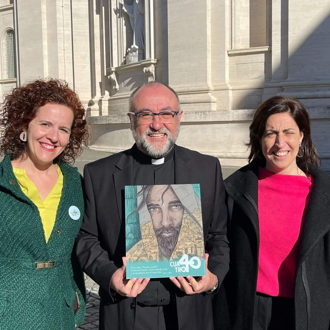 ACGMalaga's tweet photo. La comisión permanente de ACG ha podido saludar personalmente al Papa Francisco esta semana y pedirle especialmente por el proyecto #cuatro40 en nuestra misión evangelizadora.
¡Rezamos para que el Espíritu le guíe con sabiduría en su tarea!
@catholicactionforum
#ACGevangelizar https://t.co/7UPqzXeqAy