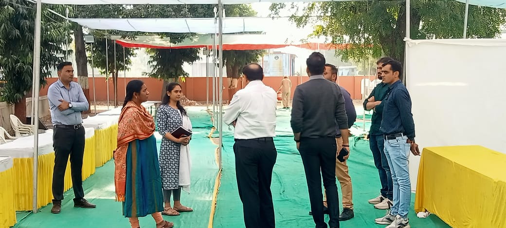 ગુજરાત વિધાનસભા સામાન્ય ચૂંટણી-૨૦૨૨ને અનુલક્ષીને દહેગામ ખાતે તૈયાર કરવામાં આવેલ ૩૪- દહેગામ વિધાનસભા મતવિસ્તારના રીસીવીંગ – ડિસ્પેચીંગ સેન્ટર પર ચૂંટણીલગત તૈયારીઓની સમીક્ષા અર્થે મુલાકાત લીધી તથા જરૂરી માર્ગદર્શન આપ્યું.  <a href="/pkumarias/">Pankaj Kumar</a> <a href="/CEOGujarat/">Chief Electoral Officer, Gujarat</a>