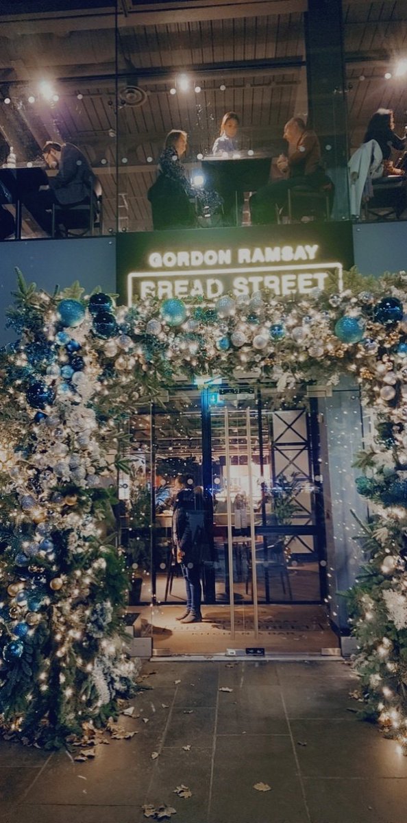 LmarieAsad's tweet photo. My first trip to Europe, was for the @PBCFoundation volunteer conference. If you're #VisitingScotland check out #BreadStreet by @GordonRamsay. The chicken wings and ginger 🍸 were amazing. @PBCRobert
#ForeverEdinburgh 🍽
#PBCpeople
#UK 🇬🇧 https://t.co/OOCVEcscMp
