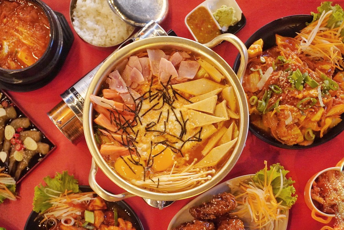 รีวิวไทยเเลนด์ on Twitter "RT ReviewAroii เต็นท์แดงมาแรงจริงๆ Seoul