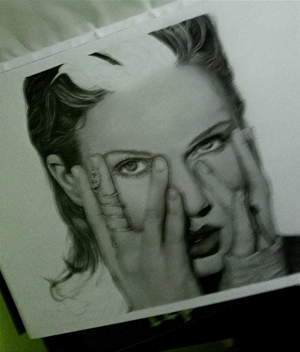 I'm not active these days because I'm doing a large drawing for my school exhibition and obviously I had to draw Taylor 🤭 (Sorry for the blurry pic this drawing is now in the ugly stage and this is the best photo I got before that)