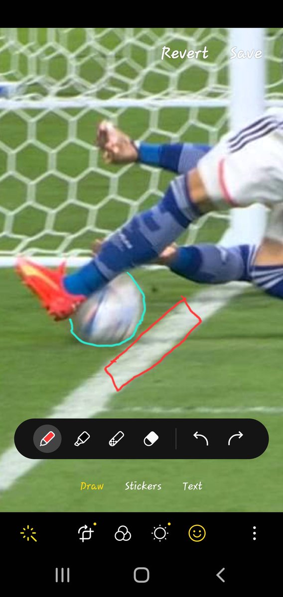 seekersview7's tweet photo. Japan vs Spain. VAR Said the ball didn't cross the line. See my Technical Analysis. Reverse is the case. #FIFAWorldCup2022 https://t.co/a5rK2XIgnJ