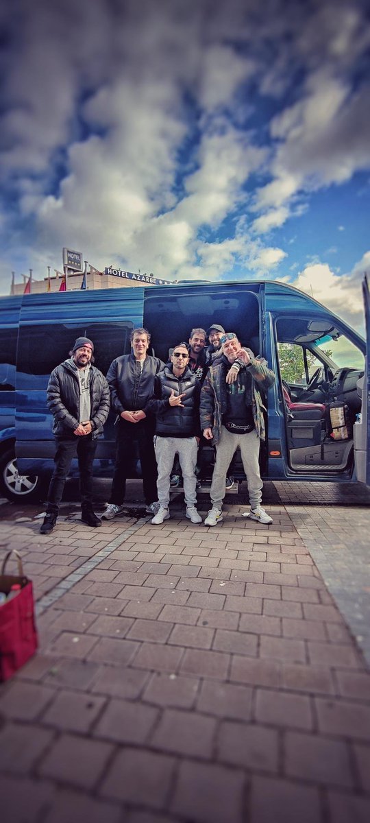 Hasta el año que viene, canallas. 
Con este magnifico equipo cerramos en Murcia un año cargado de show's increíbles.
Muchísimas gracias a todas y cada una de las personas que habéis pasado a vernos fuese en el lugar que fuese.
30 años sobre la ola... Se dice rápido. ❤️