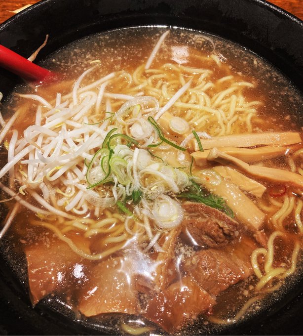 ラーメン屋あったけどクソ高いし無愛想 