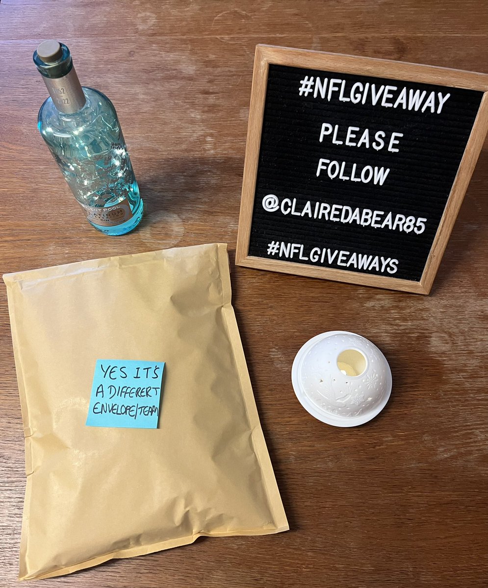 I’m doing a #MYSTERY #SIGNED Envelope #NFLGIVEAWAY Containing #SWAG &amp; at least 2 signed 8x10s For a chance 2 #win this fun #prize you MUST b following <a href="/clairedabear85/">Claire Da Bear</a> &amp; RT this link. This #Giveaway will run till the 9/12 is open 2 ALL fans globally #NFLTwitter #HappyHolidays #NFL