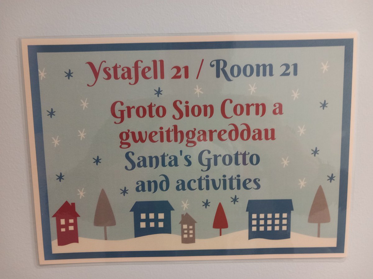 Learn_RCT_Dysgu's tweet photo. Santa's grotto 🎅 #Christmas #Christmasfayre #Gartholwg #lifelonglearning @ValClarke7 @GartholwgLLC https://t.co/RNdpgbnPOc