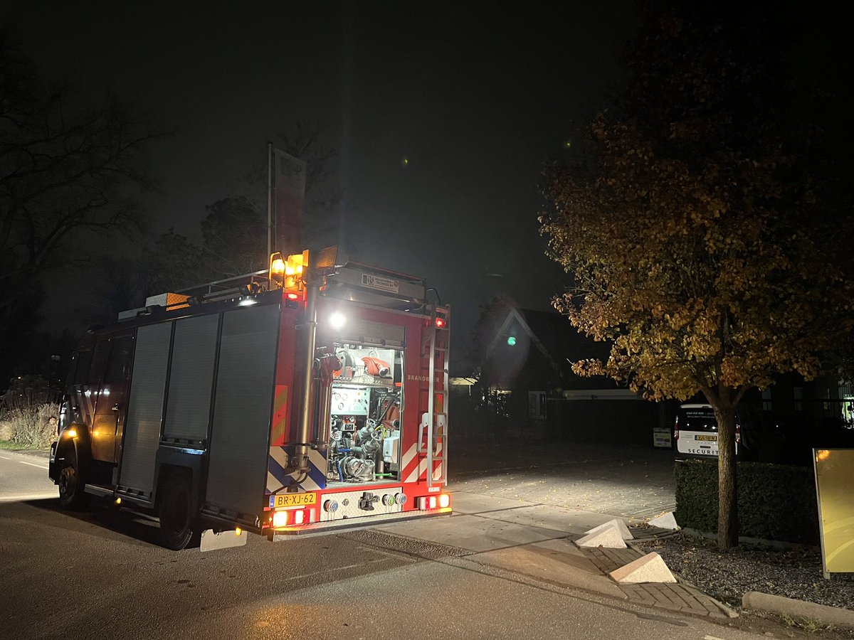 BrandweerArkel's tweet photo. Gisteravond gealarmeerd voor een OMS bij een hoveniersbedrijf aan de Vlietskade in #Gorinchem. I.v.m. alarm in meerdere zones opgeschaald naar #Prio1. Ter plaatse onderzoek ingesteld. #Loosalarm #Inzetbaar https://t.co/17QABbGzjJ