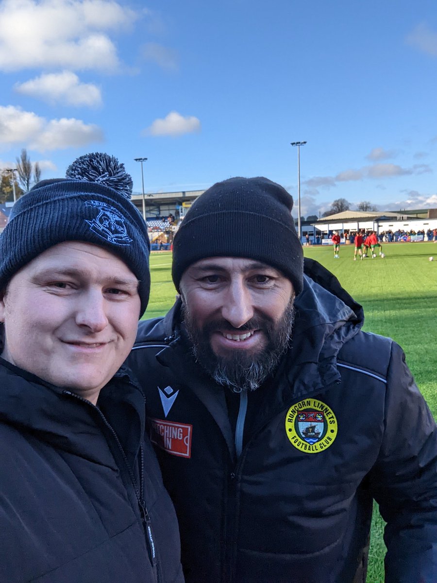 damonlufc88's tweet photo. Not very often you meet a former #lufc #9 at your local club. @leektown
@Paynts13 #SuperBill https://t.co/YOVfKVUmdO