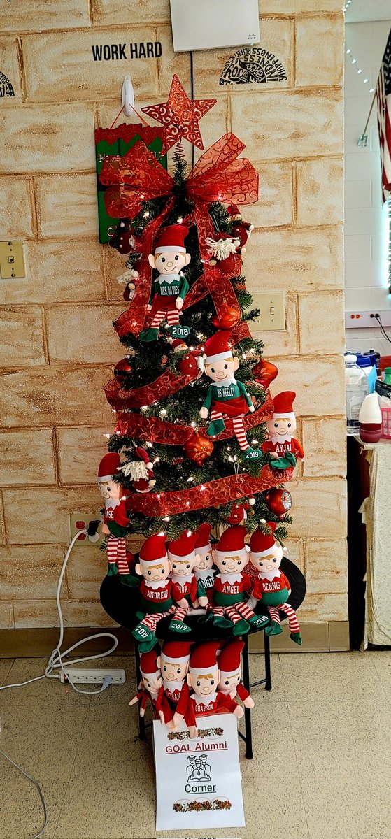 DaviesJammy's tweet photo. Celebrating my students during the holidays past and present. The foundation of every school is to foster all students the opportunity to grow and learn and continue their educational journey,to me, it is also their home away from home.  We become their school family and friends https://t.co/y2gw52gLoZ
