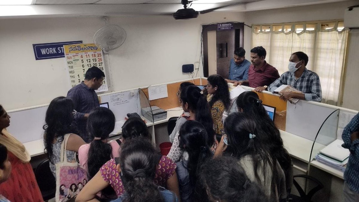 MalkajgiriCop's tweet photo. 80 trained #CyberYoddhas visited @CyberCrimeRck, LB Nagar. The #Yoddhas were trained about the interaction, investigation & various applications of tools used during the #CyberInvestigation.
@TelanganaCOPs @Telangana4C @DCPLBNagar @DcpMalkajgiri @DcpBhongir @RKSC_Rachakonda https://t.co/JR0LFHojN6