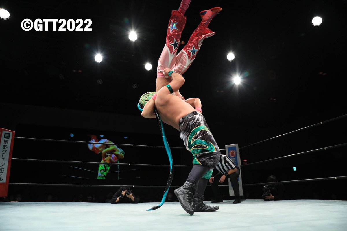 GLOCALTAG2022's tweet photo. 博多華味鳥PRESENTS
グローカル・タッグトーナメント2022決勝戦

HUB ＆ タイガースマスク○
（14分03秒　※TORU式タイガーススープレックスホールド）
野崎広大 ＆ めんたい☆キッド✕

＃GTT2022 https://t.co/qfL6h347n0
