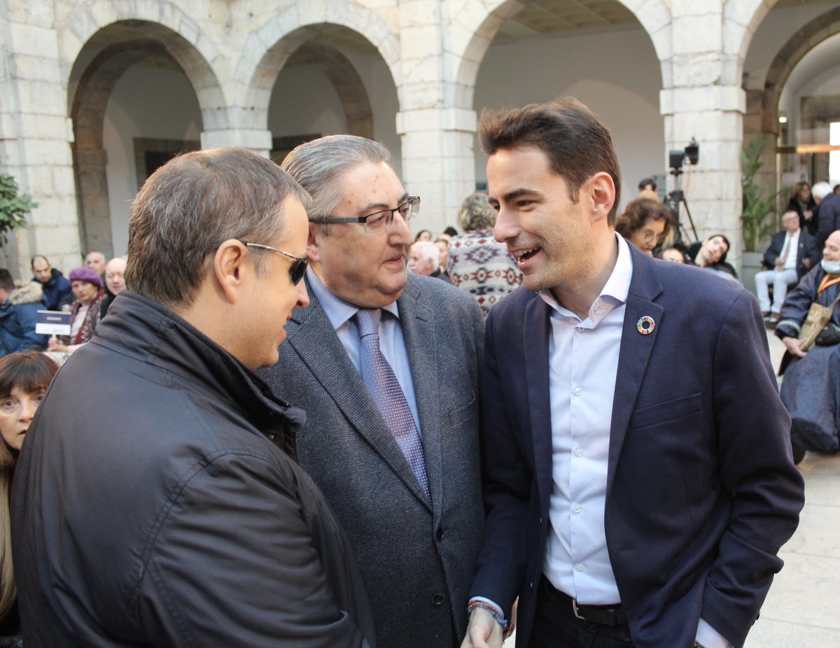 psoesantander's tweet photo. La discapacidad es la capacidad extraordinaria de ser capaz.

Los socialistas seguimos trabajando por hacer de #Santander una ciudad más inclusiva y accesible para todos nuestros vecinos y vecinas. Hoy, con @cermicantabria en el Día Internacional de las Personas con Discapacidad. https://t.co/regaHJT8c2
