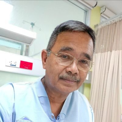jt_eir's tweet photo. @abahkum33989054 Aku mau beli sepatunya pak  yang paling mahal aja. https://t.co/aYB4rnMSqL