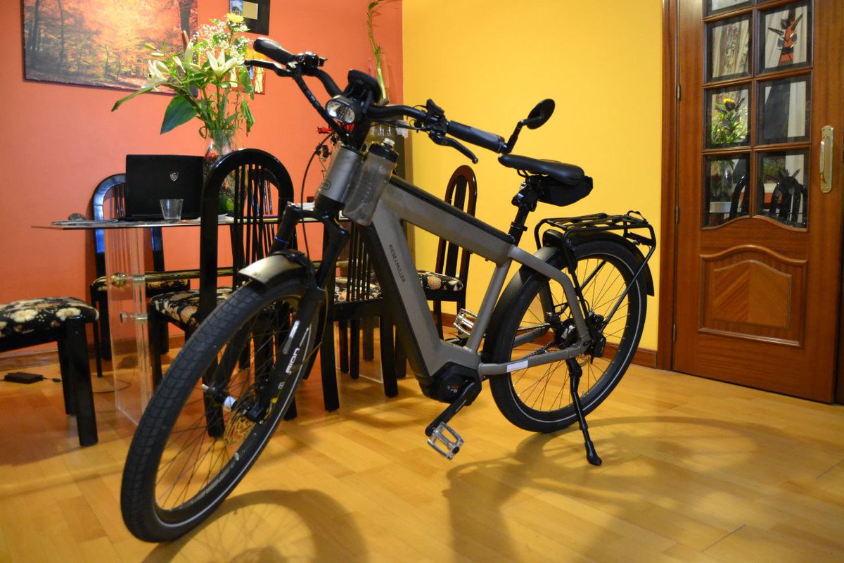 BICI ROBADA. Riese &amp; Muller Supercharger. Se agradece la colaboración para encontrarla. Si sabes de alguien que busque vender una bici como ésta, por favor avísanos. Se sospecha que se encuentra por la zona de Madrid Capital Norte. Gracias por cualquier ayuda! 🙏