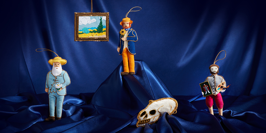 NationalGallery's tweet photo. 🎄 Discover our National Gallery-themed decorations, including handmade pieces inspired by our paintings and other festive baubles for #Christmas: https://t.co/4NCx2K5RKW https://t.co/nAcLKIylTj