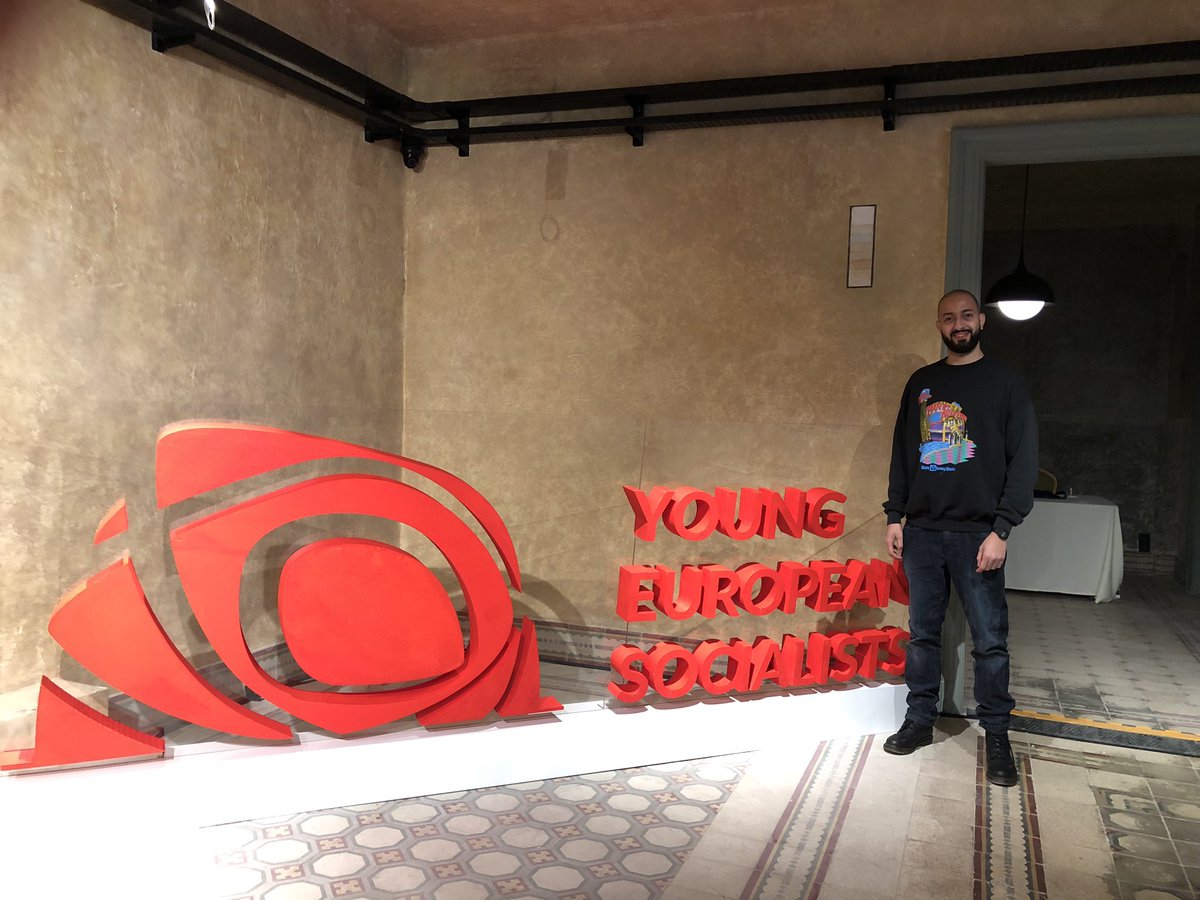 panny_antoniou's tweet photo. Speaking with @YESocialists comrades from all over Europe about how we can build solidarity across borders and create a better, stronger Europe with human rights and dignity for all 🌹 https://t.co/oafpBANdGA