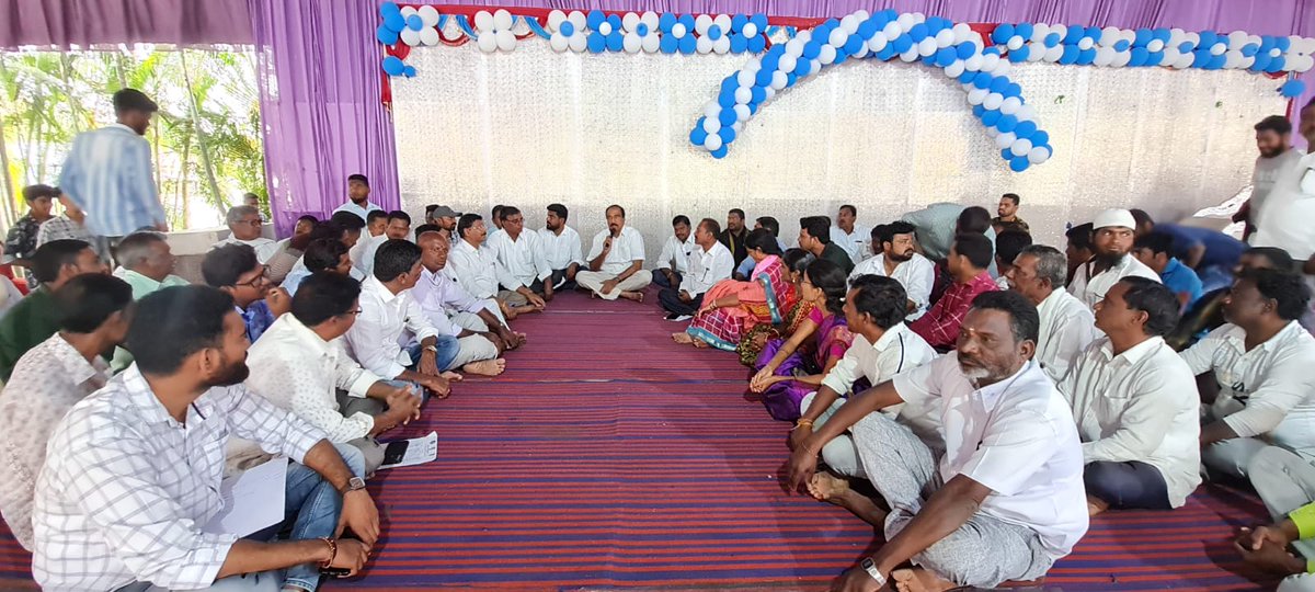 DrSanjayJagtial's tweet photo. డిసెంబర్ 7న ముఖ్యమంత్రి కేసిఆర్ గారు పలు అభివృద్ధి కార్యక్రమాల ప్రారంభోత్సవం మరియు జగిత్యాల అర్బన్ మండల మోతే గ్రామ శివారులో బహిరంగ సభ సందర్భంగా సభను విజయవంతం చేయాలని రాయికల్ పట్టణ,మండల నాయకులు,టీఆరెఎస్ శ్రేణులతో వర్తక సంఘం లో......
@KTRTRS @RaoKavitha @trsharish @Koppulaeshwar1 https://t.co/bx7TpTYIAZ