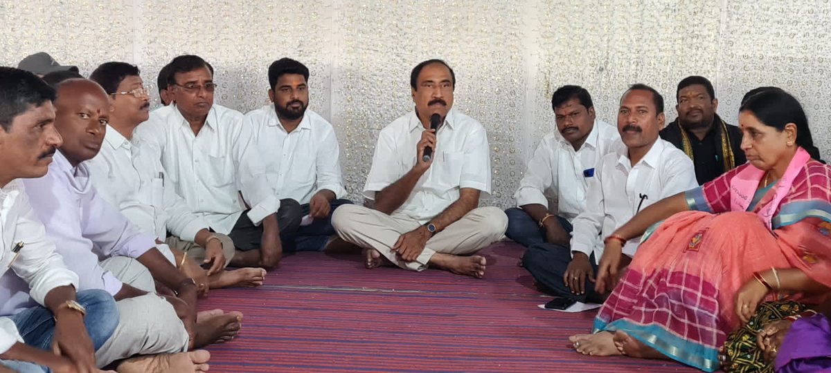 DrSanjayJagtial's tweet photo. డిసెంబర్ 7న ముఖ్యమంత్రి కేసిఆర్ గారు పలు అభివృద్ధి కార్యక్రమాల ప్రారంభోత్సవం మరియు జగిత్యాల అర్బన్ మండల మోతే గ్రామ శివారులో బహిరంగ సభ సందర్భంగా సభను విజయవంతం చేయాలని రాయికల్ పట్టణ,మండల నాయకులు,టీఆరెఎస్ శ్రేణులతో వర్తక సంఘం లో......
@KTRTRS @RaoKavitha @trsharish @Koppulaeshwar1 https://t.co/bx7TpTYIAZ