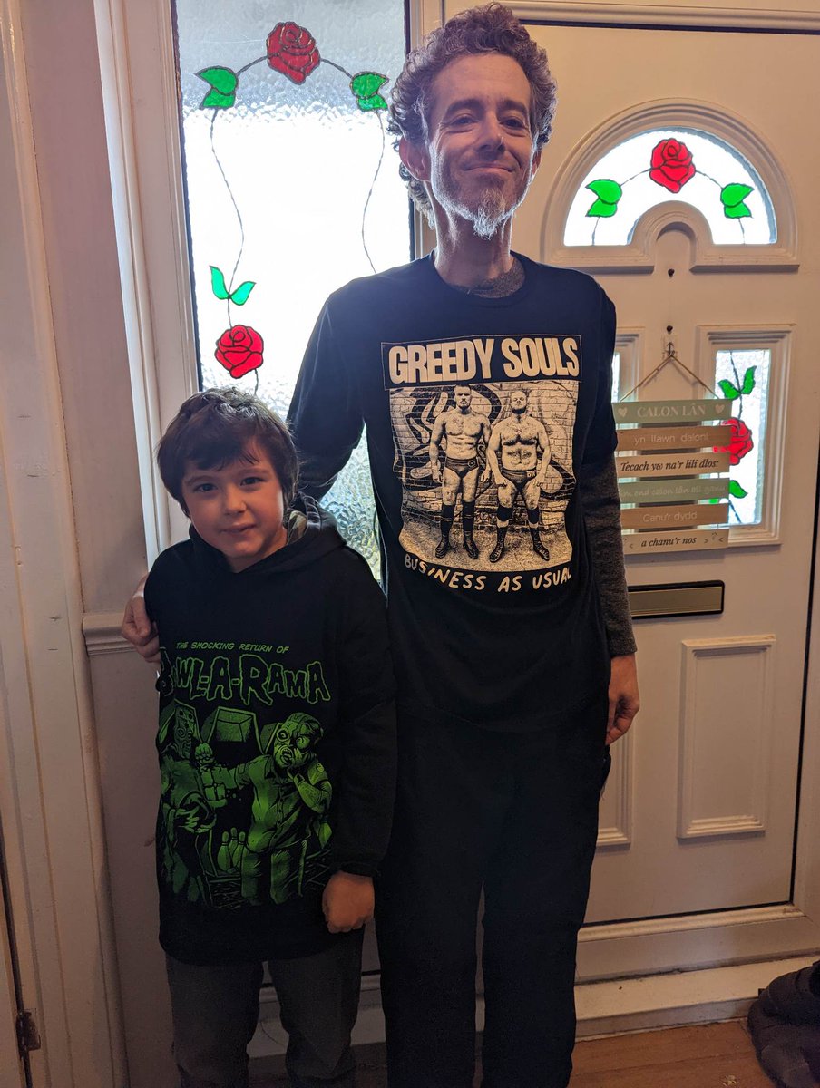 Getting ready for Dylan's 10 birthday party, what a main event this would be though :) <a href="/Bronco_PW/">Brendan White</a> and <a href="/dannyjoneswres/">Danny Jones</a>  Vs. @LKMezinger and <a href="/SplitsMcpins/">Splits McPins</a>