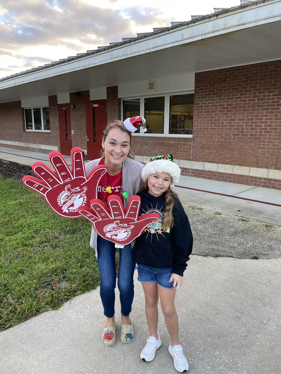 Widalis_Camacho's tweet photo. High Five 👋🏻 for Christmas vibes 🎄and school spirit ❤️ brought to you by our fabulous 4th Grade Team @freedomvolusia #FalconPride #HighFiveFriday https://t.co/D2J5X6BANn