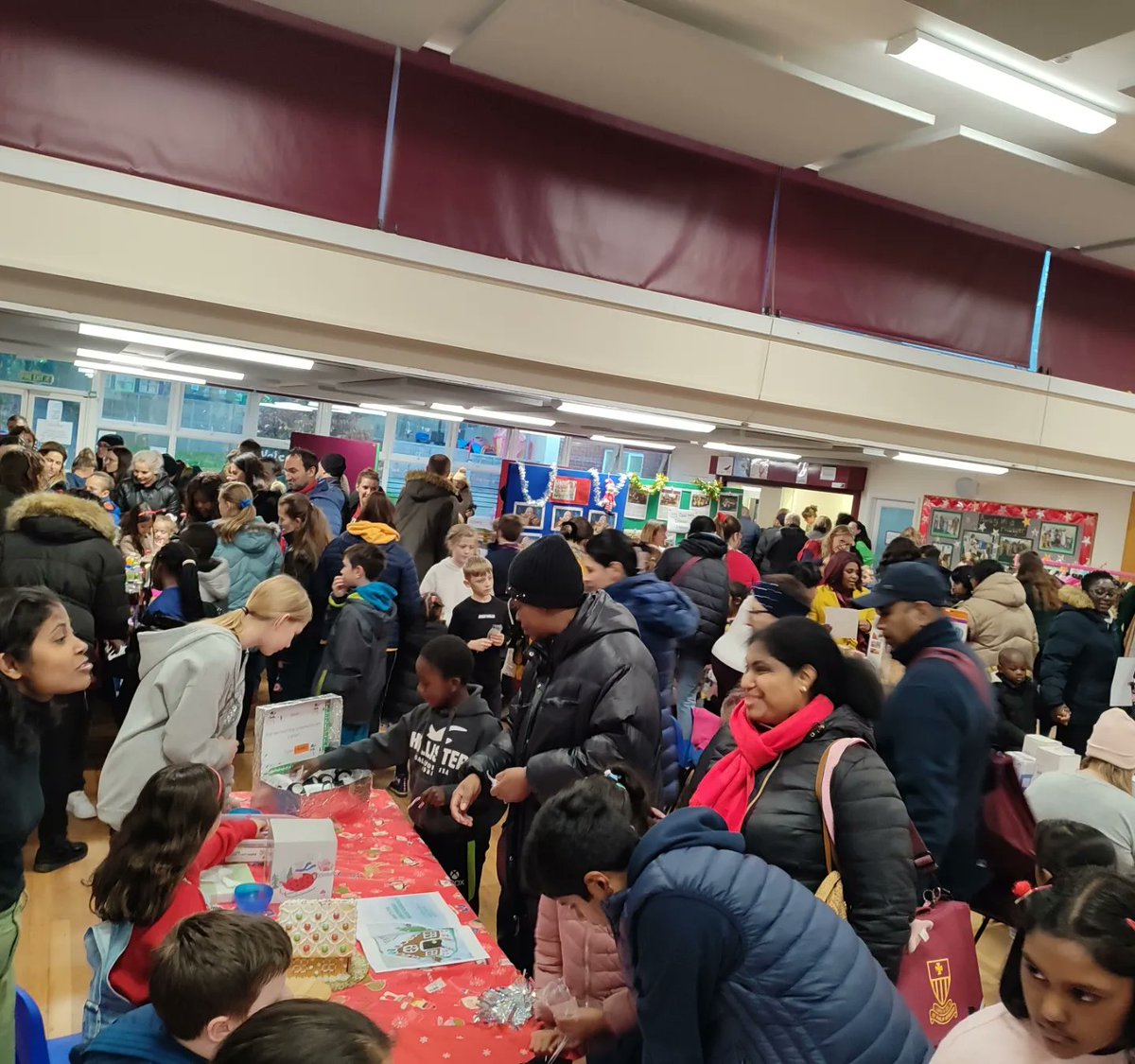 StPhilipHoward's tweet photo. An amazing afternoon yesterday - the #StPH Christmas Fayre straight after school instead of it's usual Saturday slot and as you can see, it was really busy! Thank you to everyone who donated, helped and came along! ❤️🎅🎁

#ChristmasFayre #advent #schoolchristmasfayre #Christmas https://t.co/DFBLlT5tje