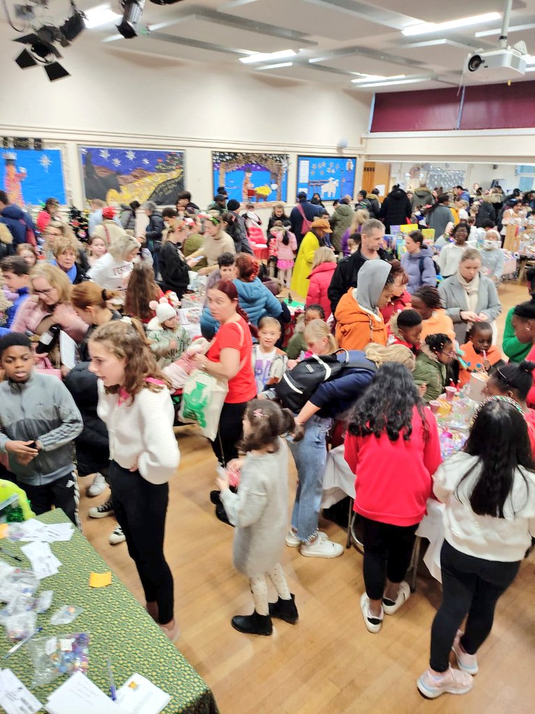 StPhilipHoward's tweet photo. An amazing afternoon yesterday - the #StPH Christmas Fayre straight after school instead of it's usual Saturday slot and as you can see, it was really busy! Thank you to everyone who donated, helped and came along! ❤️🎅🎁

#ChristmasFayre #advent #schoolchristmasfayre #Christmas https://t.co/DFBLlT5tje