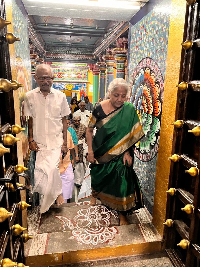 nsitharamanoffc's tweet photo. Smt @nsitharaman visits Sri Kasi Nattukottai Nagara Chatram, built in 1863, and is a place to stay for the pilgrims who travel to Varanasi from Tamil Nadu. #KashiTamilSangamam https://t.co/B5FzrgBbvG