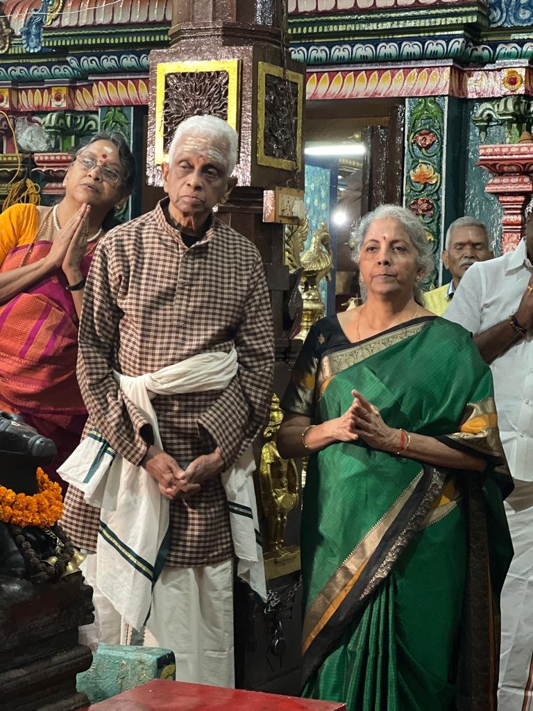 nsitharamanoffc's tweet photo. Smt @nsitharaman visits Sri Kasi Nattukottai Nagara Chatram, built in 1863, and is a place to stay for the pilgrims who travel to Varanasi from Tamil Nadu. #KashiTamilSangamam https://t.co/B5FzrgBbvG
