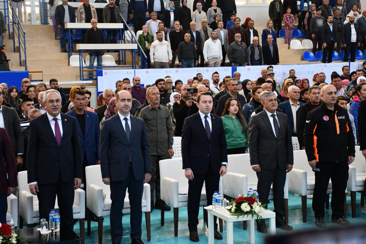 Volkanhulur's tweet photo. Antalya Valimiz @ersinyazici1 başkanlığında Antalya Mv @07ibrahimaydin @kemalcelik007 @tubavuralcokal ve İl Protokolünün  katılımları ile “Toplu Alan Konutları Kura Çekiliş Törenine”katıldım. Kepezbeleni mahallemizde konutuna kavuşan 29 hak sahibine hayırlı olsun. https://t.co/DDPBzXlejp