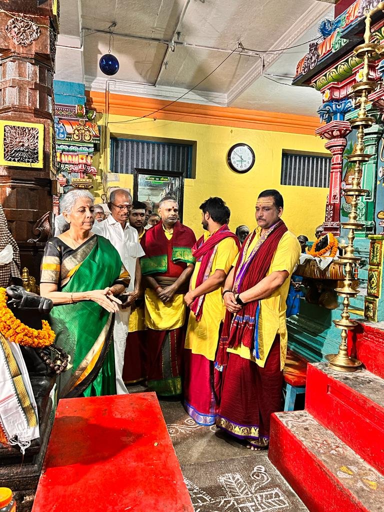 nsitharamanoffc's tweet photo. Smt @nsitharaman visits Sri Kasi Nattukottai Nagara Chatram, built in 1863, and is a place to stay for the pilgrims who travel to Varanasi from Tamil Nadu. #KashiTamilSangamam https://t.co/B5FzrgBbvG