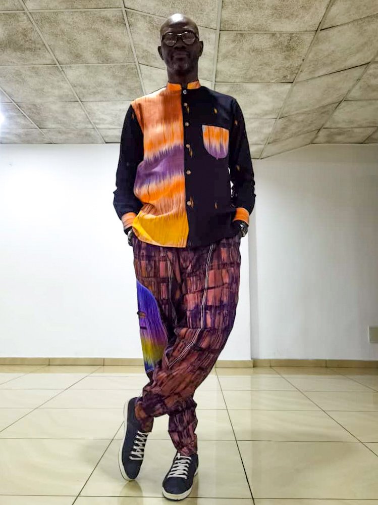 Pathe_O's tweet photo. La Maison Pathe'O vous souhaite un excellent week-end avec cet ensemble mixte, la chemise en Fasodanfani 100% fait main et le pentalon en voile de coton. Pour vous rendre unique messieurs. Modèle disponible dans nos différents points de ventes.
Contact : 2721240096

#pathéo https://t.co/bxuSr4B5SK