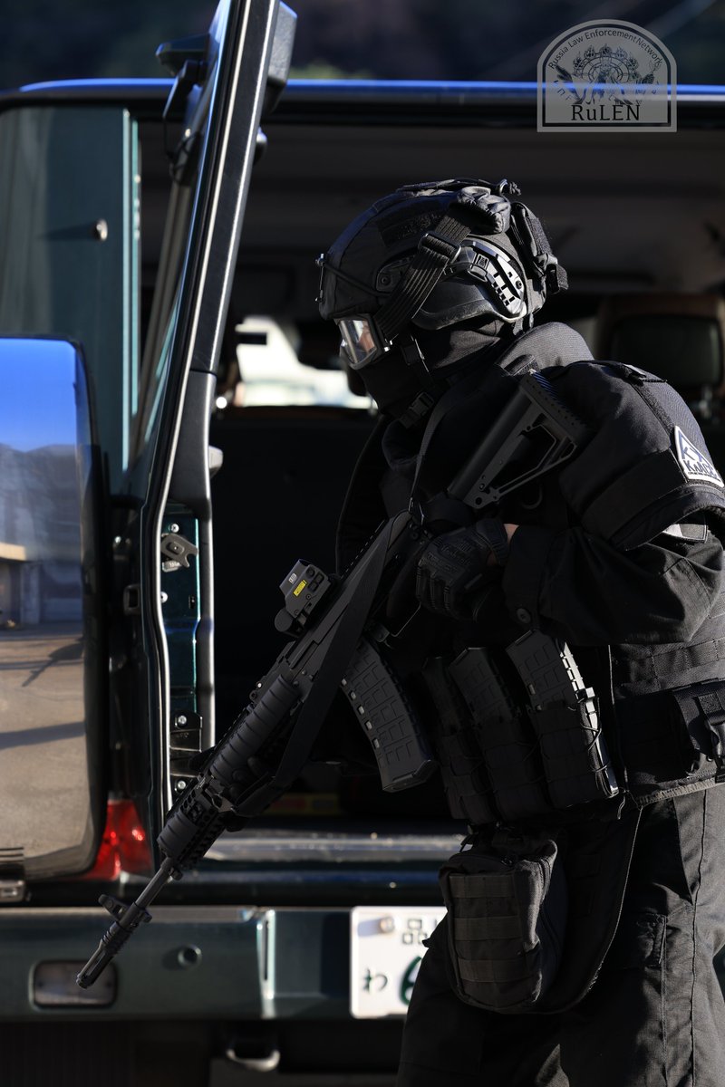 KJPz4_5's tweet photo. 遅くなりましたがRuLEN2022お疲れ様でした！

21年モスクワSOBR КлАСС社公式写真装備のショルダーアーマーを付けた隊員の装備で参加させていただきました！

構図再現した写真を撮って頂けたりとても楽しい時間を過ごすことができました！

撮影：@Chrom_3201
#RuLEN
#RuLEN2022
#SOBR
#LE装備 https://t.co/fryV57vBds